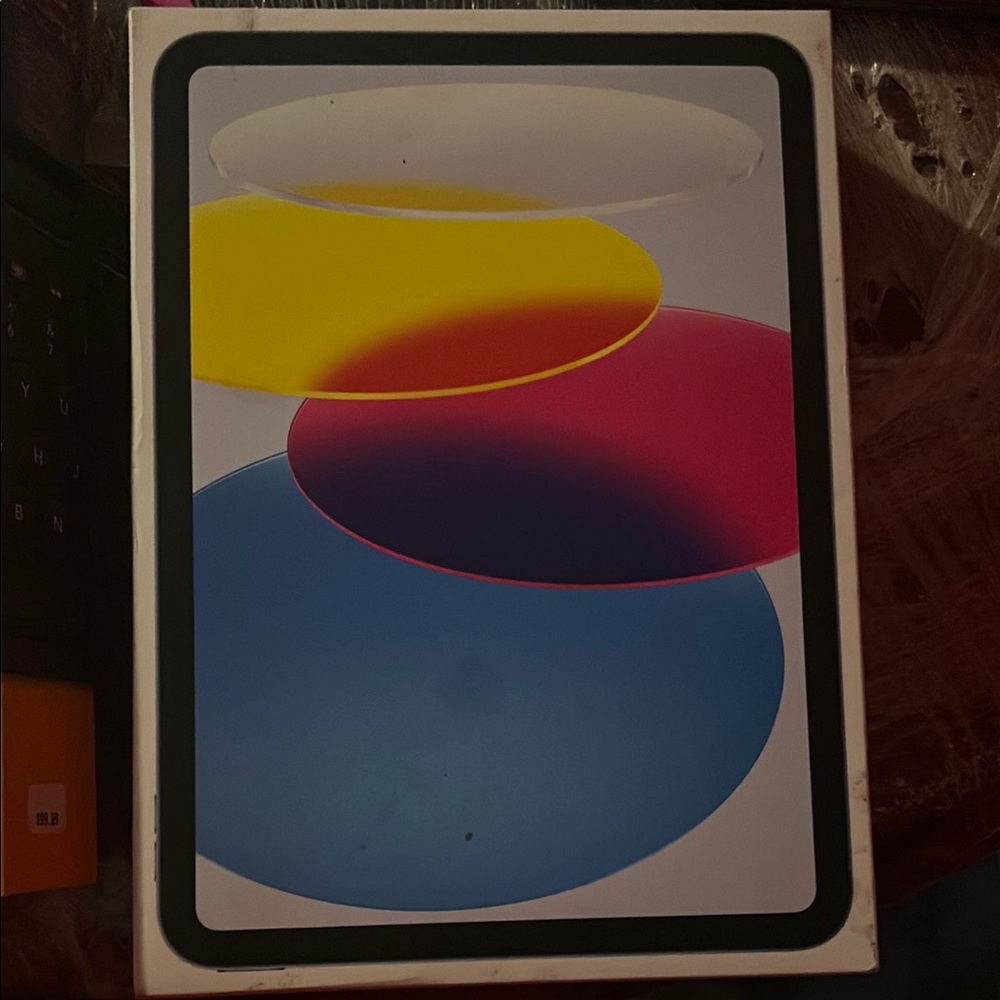 Apple Silver iPad Tablet
never used w/keyboard case and screen protector